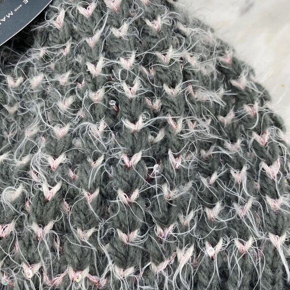 Melrose And Market Gray Pink Fuzzy Knit Pom Fashion Beanie NWT - Picture 2 of 5